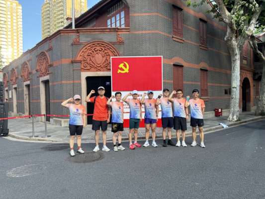 上海律師跑團(tuán)七一獻(xiàn)禮：再走紅色道路，重溫入黨誓詞